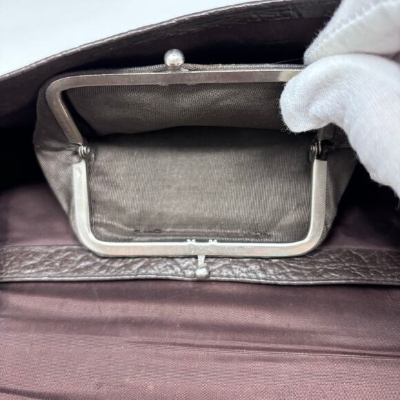 40s-50s Art Deco Brown Pebbled Leather Clutch with Bakelite Snap Closure - Picture 5 of 12